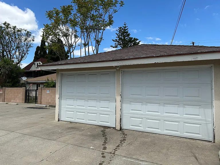610 E Palmyra Ave — Photo 17