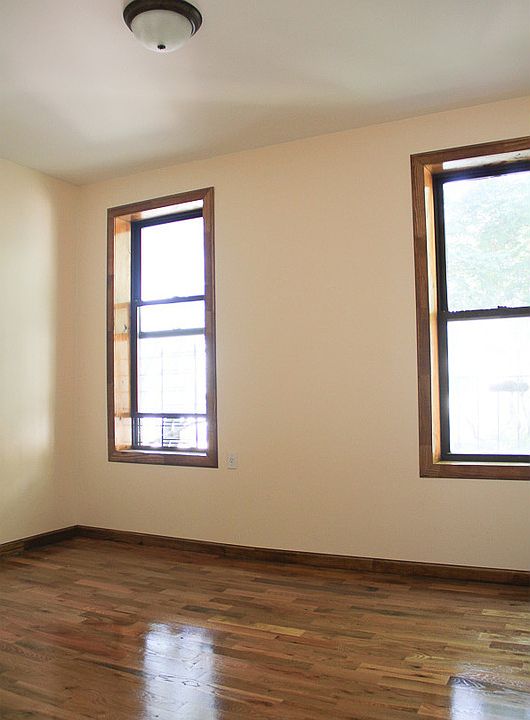 2nd image of 81 Crooke Ave #331