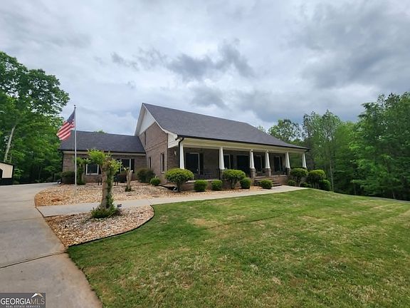 2nd image of 300 Brook Rd