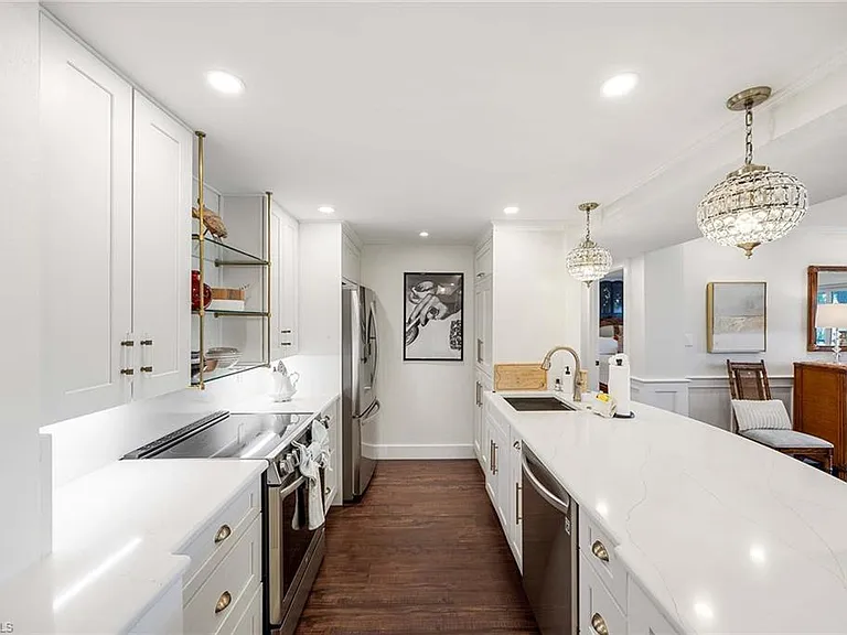 555 Park Shore Dr #B-408 — Photo 14
