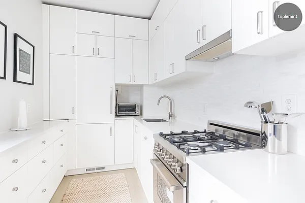 Sold by Triplemint | media 1