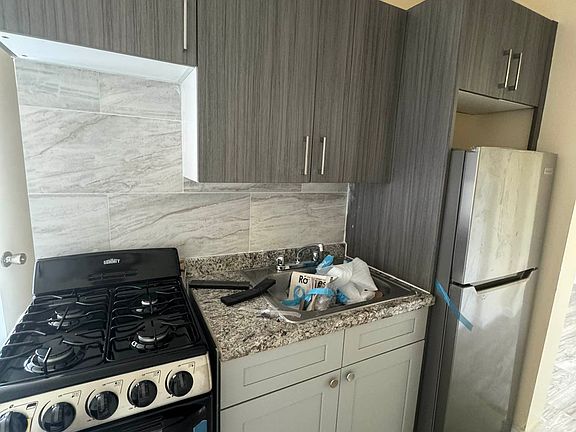 2nd image of 124 E 107th St APT 27