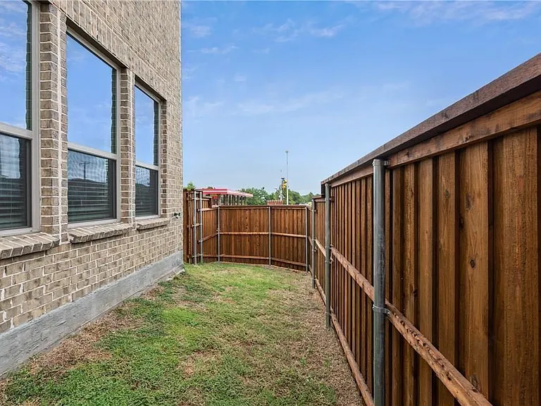 2900 Galveston St — Photo 17