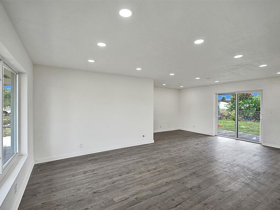 4th image of 18601 NW 38th Avenue