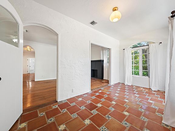 3rd image of 315 Hawthorne Drive