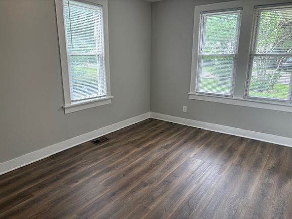 5th image of 124 Twin Oak Dr