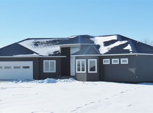 1272 Bunker Hill Rd, Monmouth, IA 52309