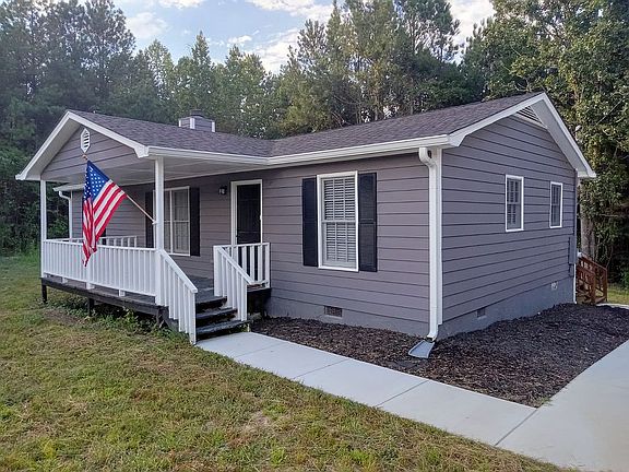 COUNTRY HOME WITH FRONT PORC