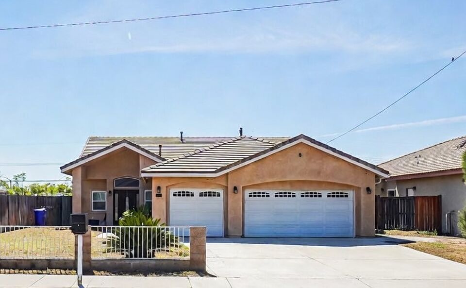 1st image of 16051 Los Cedros Ave