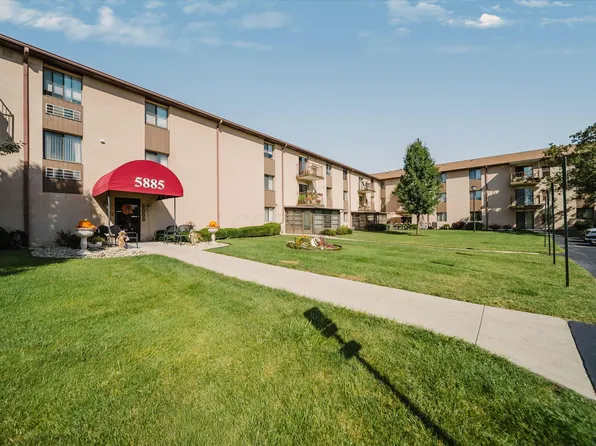 5885 Beechcroft Rd APT 210, Columbus, OH 43229