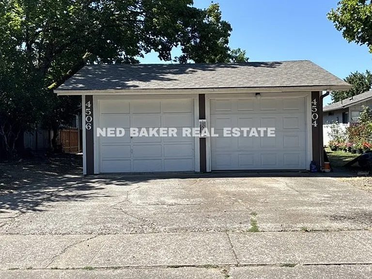 4504-4506 Campbell Dr SE — Photo 1