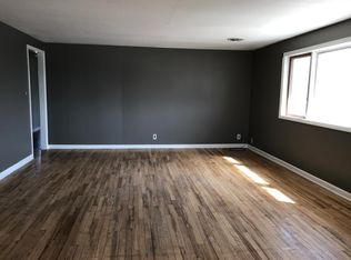 103 E Maple Ave, Libertyville, IA 52567
