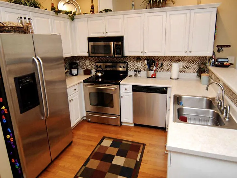 125 N Palm Dr — Photo 4
