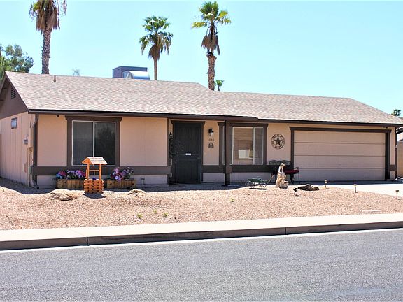 2nd image of 2853 E Juanita Ave