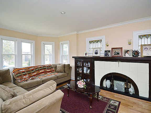 4th image of 5123 W Wrightwood Ave #1