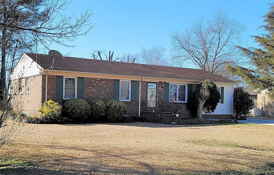 1st image of 204 Muriel Hooks Dr
