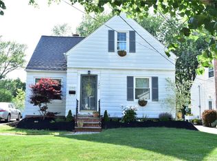 1392 Gordon Rd, Lyndhurst, OH 44124