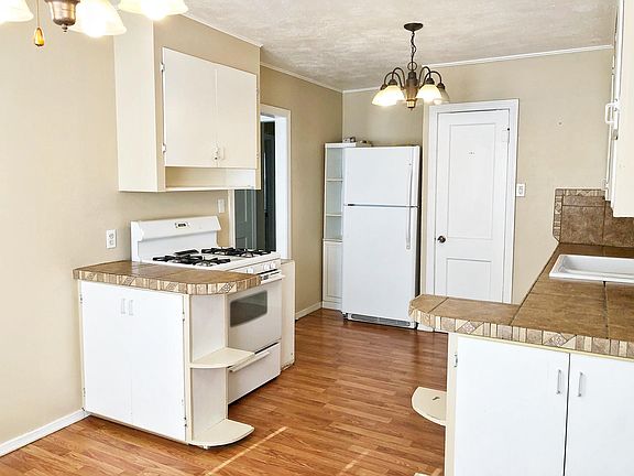 5th image of 305 W Circle Dr