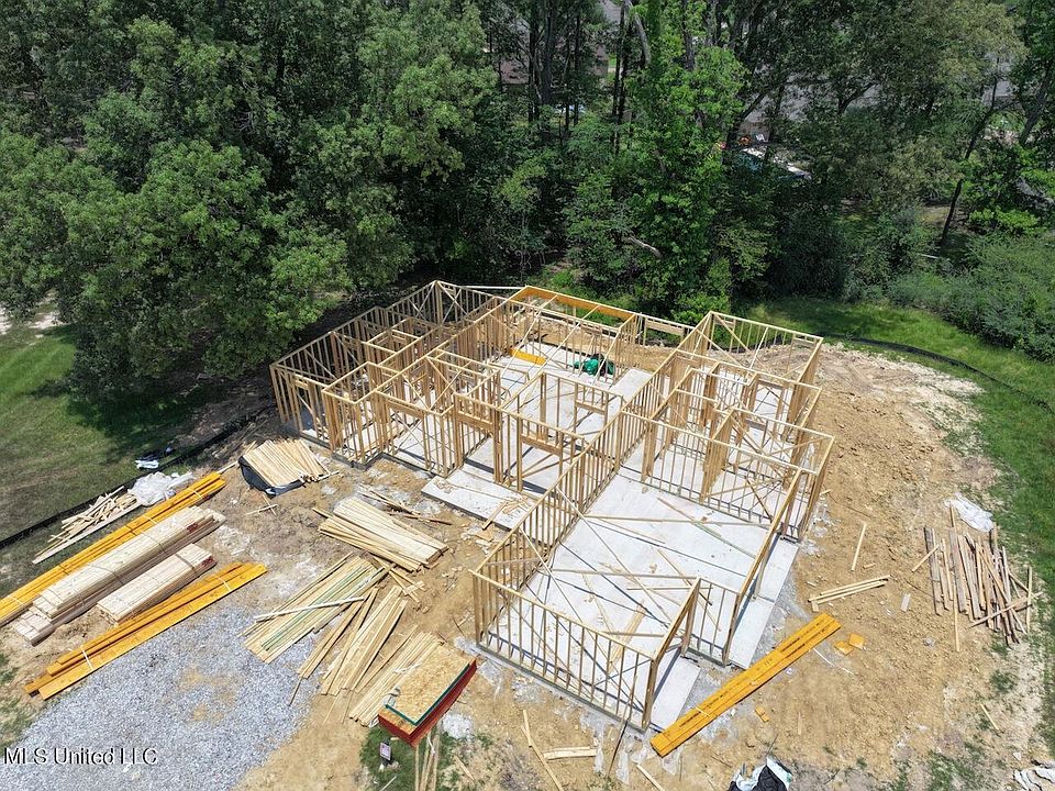 2nd image of 113 Cedar Hill Way