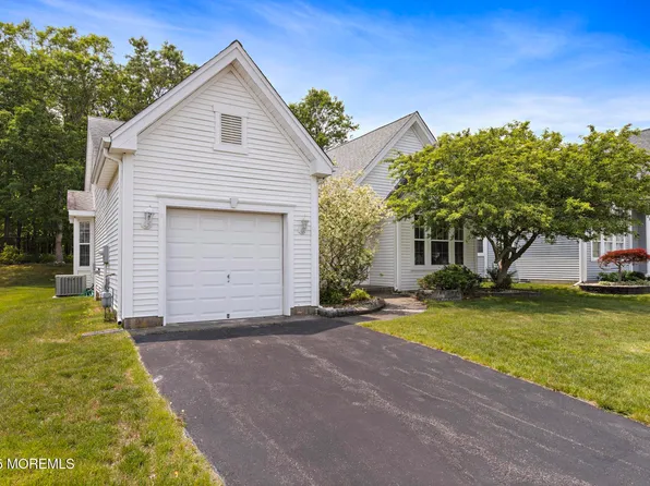 18 Valley Stream Place, Barnegat, NJ 08005