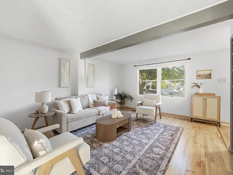 7619 Nutwood Ct — Photo 3