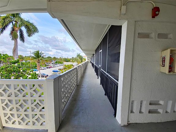 5th image of 1430 NE 170th St APT 318