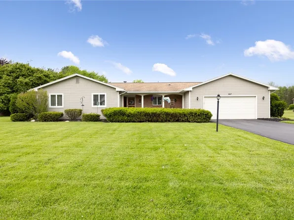 667 Willow Ln, Webster, NY 14580