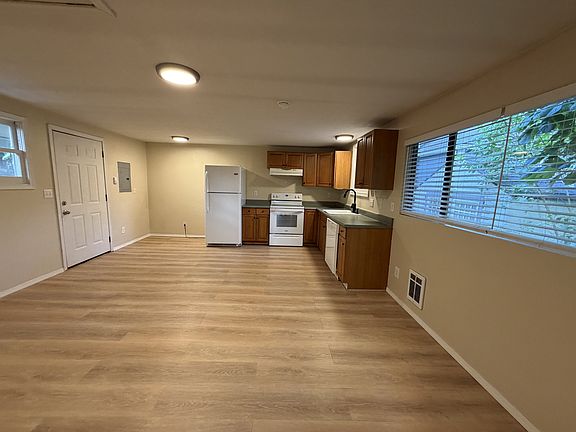 5th image of 8074 Maple Ave SE #1
