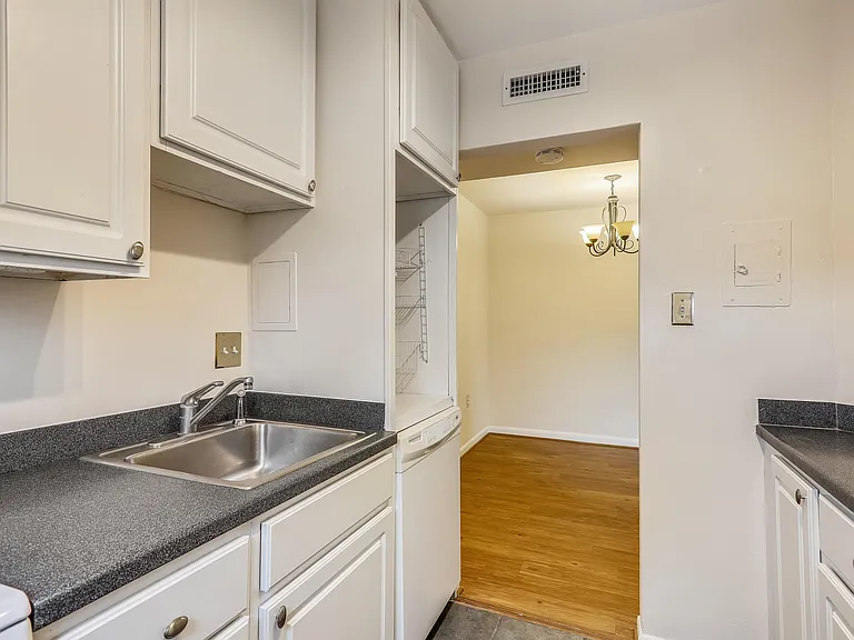 7611 Maple Ave #602 — Photo 5
