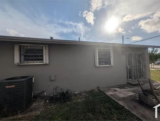 3 bed, 1170 sqft, $2,700 — Photo 3