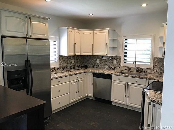 5th image of 250 Alesio Ave
