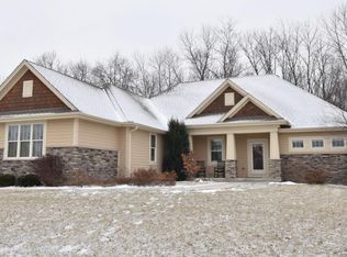 W175N5261 Highridge Dr, Menomonee Falls, WI 53051