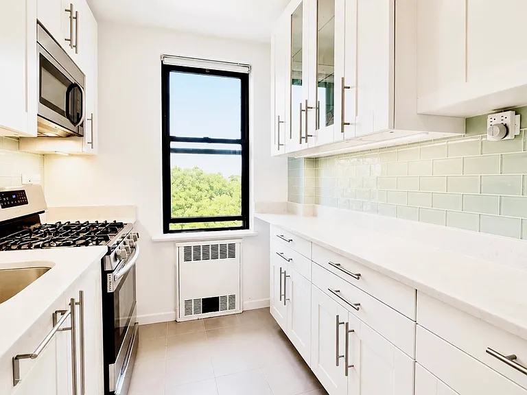 1119 Ocean Pkwy #3G — Photo 3