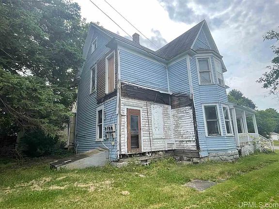 3rd image of 411 Cherry St