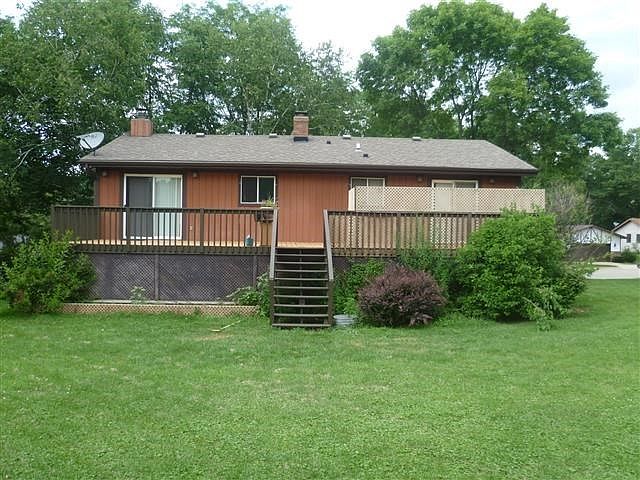 2nd image of 601 E Hillcrest Dr