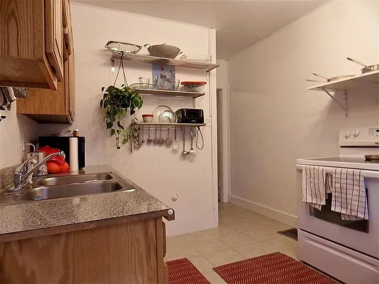 2320 Summit St — Photo 10