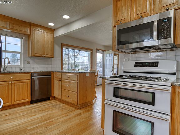 3rd image of 34140 SE Elm St