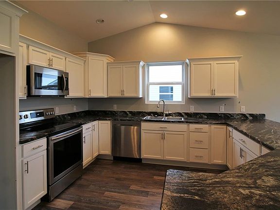 4th image of 1340 Twin Lakes Dr