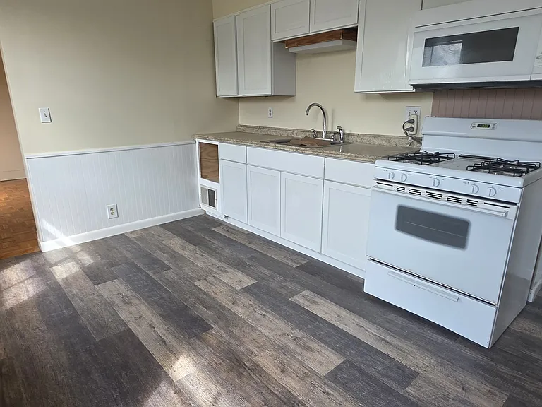 23-25 Clinton St #2 — Photo 1