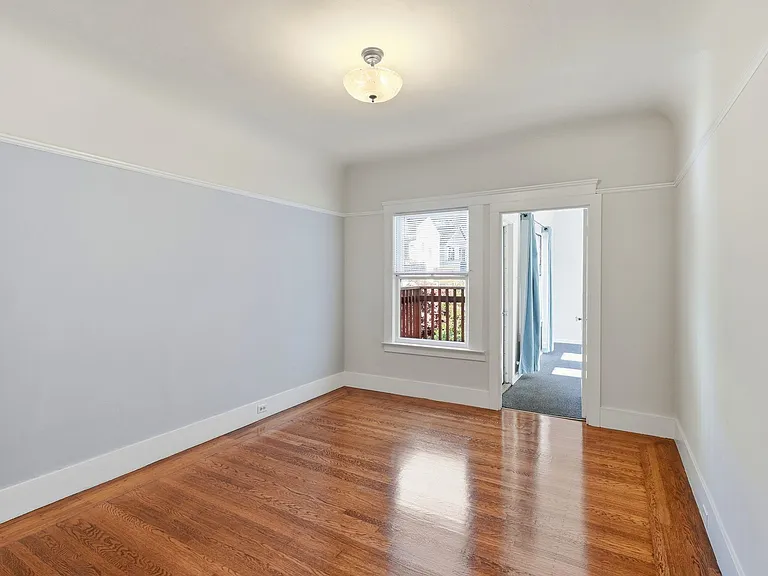 380 29th St #2 — Photo 14