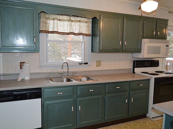 Kitchen with All Appliances