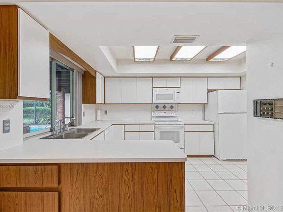 5th image of 15301 SW 82nd Ave