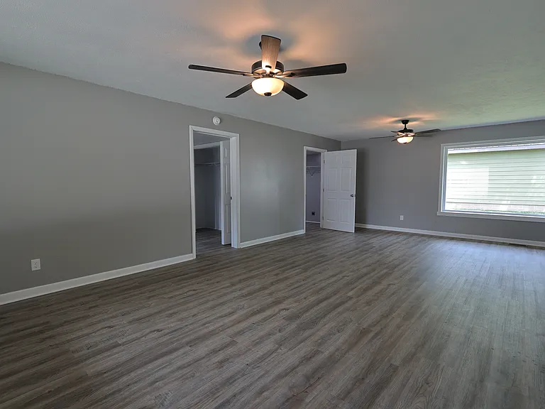 302 Clayton St #1 — Photo 4
