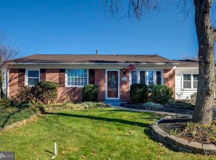 13702 Pennsboro Dr, Chantilly, VA 20151