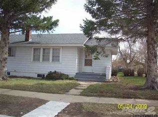108 N 9th St, Sinclair, WY 82334