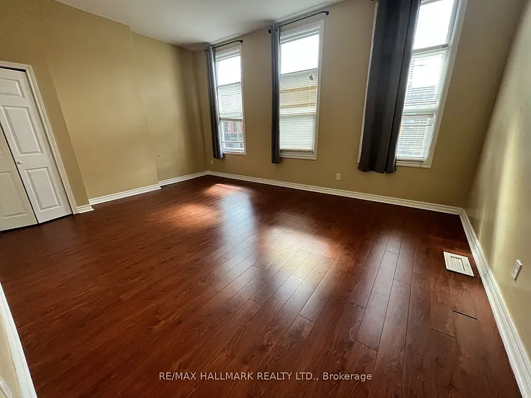 374 Dundas St E #2 — Photo 15