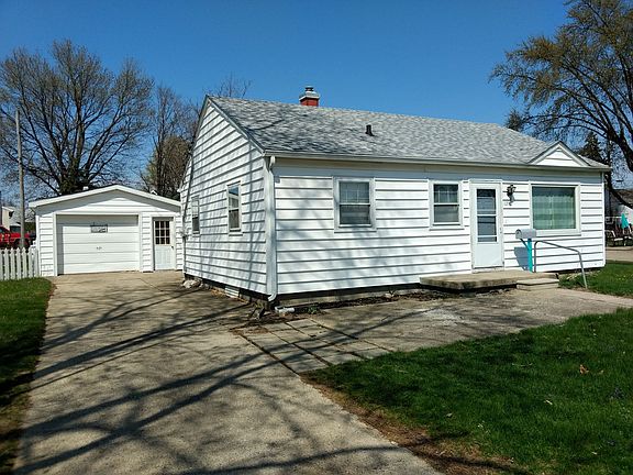 3rd image of 1207 Parkway Ct