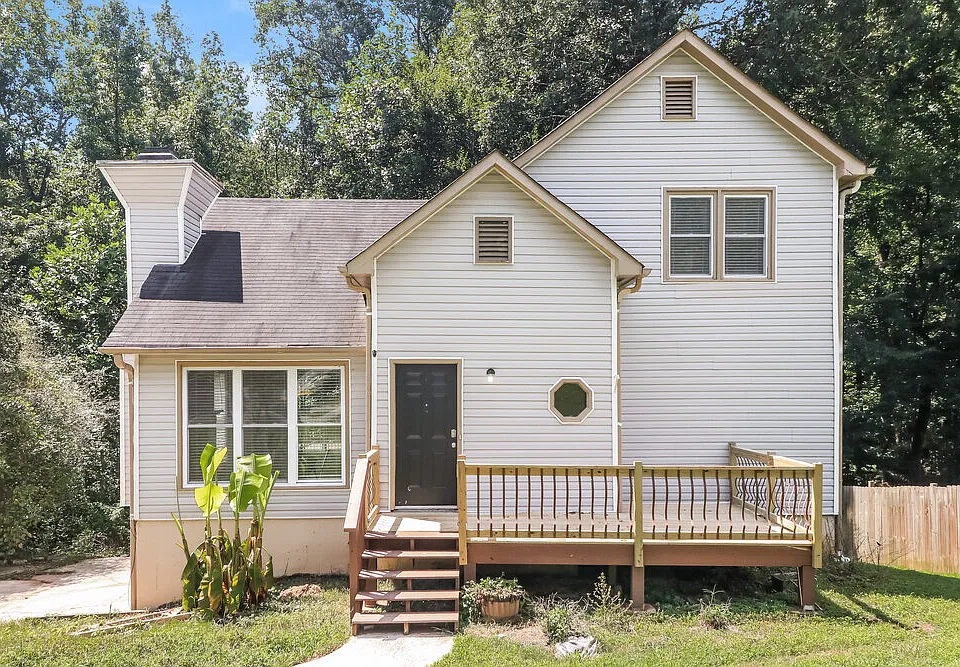 3106 Calumet Cir NW