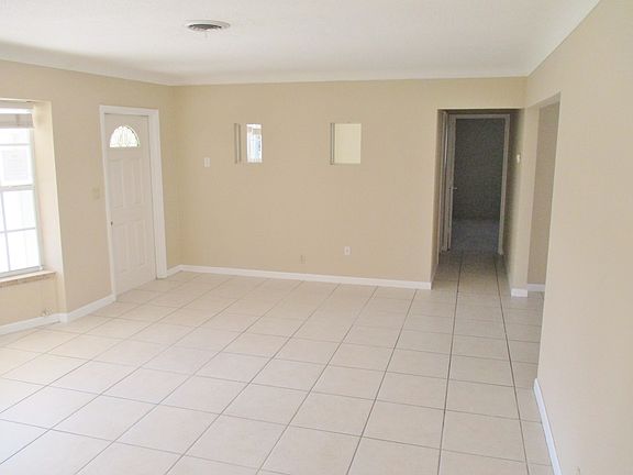 2nd image of 2050 NE 2nd Ave