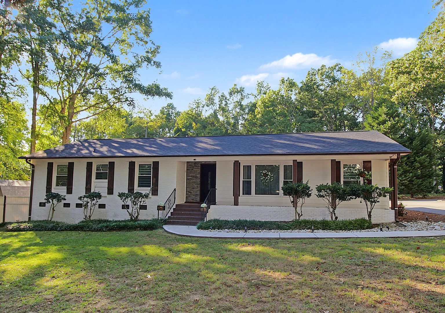 Beautiful South Charlotte Ranch with Huge Screened Porch & Fenced Yard — Photo 2